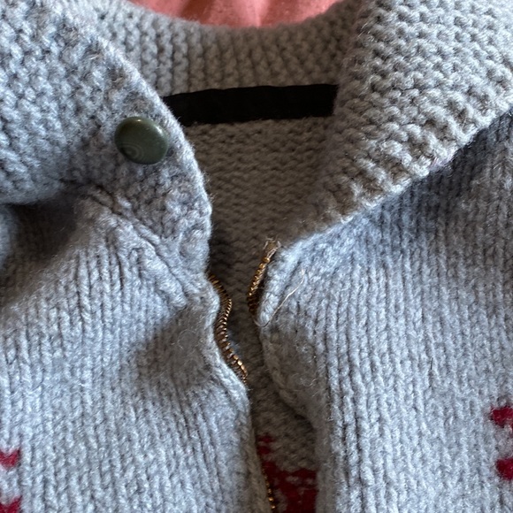 Small blue ‘50s/‘60s Cowichan sweater - Picture 4 of 8